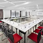 Ibis Centrum فندق بوزنان