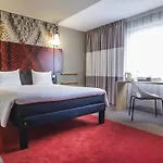 Ibis Centrum فندق بوزنان