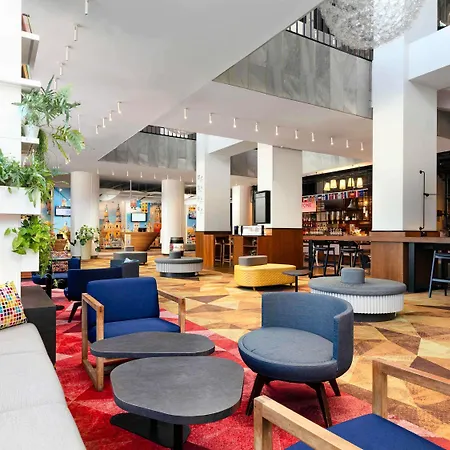 Ibis Centrum Готель Познань