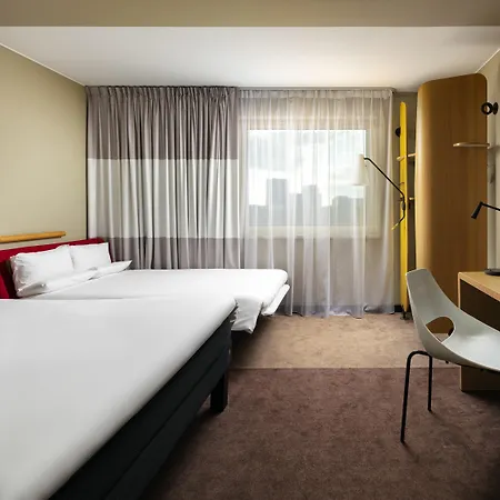 Ibis Centrum Готель Познань
